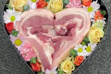 今天母親節，我送給姑媽一塊26塊錢心頭肉，姑媽的反應把我嚇傻了