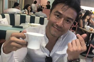 香港知名男星公開新戀情！自曝想生小孩，因單身多年被傳喜歡同性