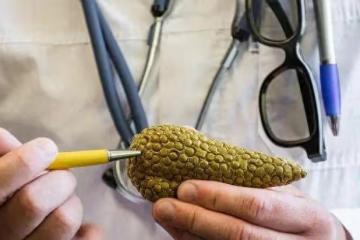 每天兩三次「大號」，48歲男子竟查出胰腺癌！這5大信號不能忽視