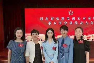 趙麗穎升官後氣場全開!穿露臍西裝不像領導,女明星范下美成焦點