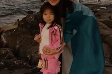 章子怡離婚7個月後，帶女兒遊山玩水，被汪峰拋棄後過得很不容易