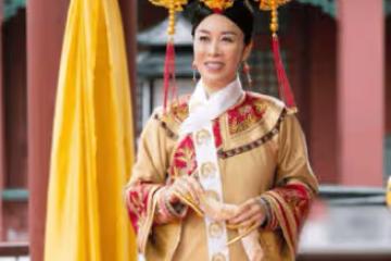 那英這位皇室後裔，高調回歸《歌手》大戰八國聯軍，父親曾與溥儀合影