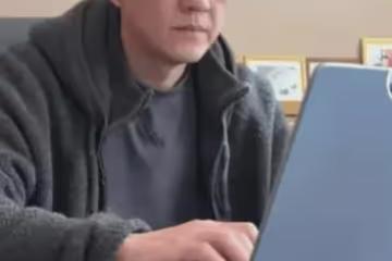 李亞鵬欠著巨債,老婆遊山玩水,同甘共苦只是說說而已!