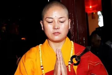 從空姐到尼姑，她捨棄千萬資產出家，成為命中注定的一方「菩薩」