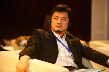 李亞鵬回應欠薪事件並宣布已清償,藉機宣傳直播帶貨