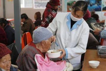 2段婚姻20個男友，新婚丈夫13天暴斃，這位港姐情史比身材更精彩