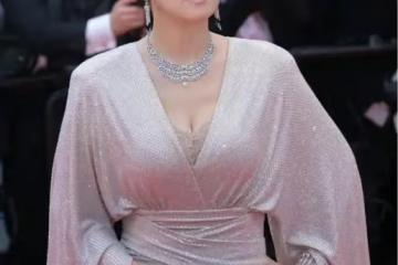 58歲鞏俐和26歲關曉彤同框,「骨相美」的優勢很明顯