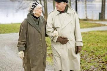 60歲阿姨自嘲:41年的婚姻,白天是陌生人,晚上是鄰居