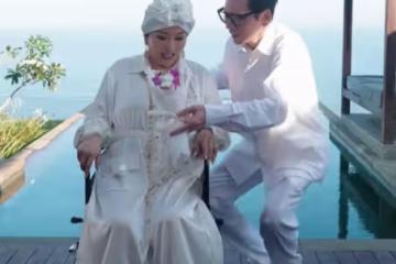 向華強向太共度520,結婚44年恩愛如初,陪伴是最長情告白