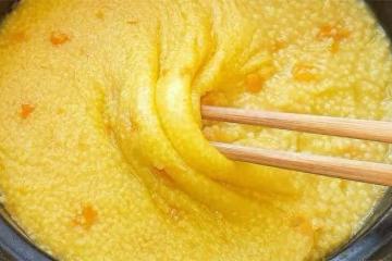 小米粥好吃有秘訣，記住這4步，保證熬出的粥香甜濃稠，米油厚
