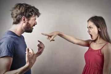 離婚吧,你給不了我想要的生活,一年後跪求原諒,老公:我結婚了