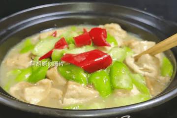 絲瓜和它太絕配，花點小錢吃好味！一煎一燜就嫩透了，營養高蛋白、口口還爆汁