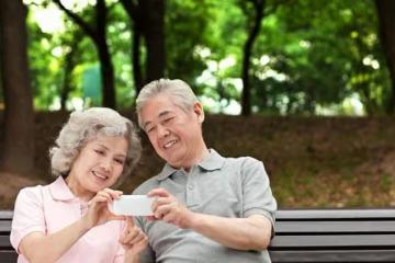 64歲阿姨：和同事搭夥，對方每月給我4千零花，我卻和他果斷分手
