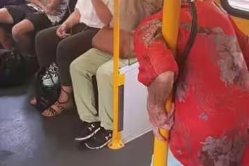 站都站不穩！駝背阿嬤搭公車「一群少年堅持不起身」引爭議，孫子出面「他們沒做錯」大家都閉嘴了!