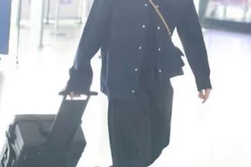尹正私下裡挺帥氣的,雖然是一頭長髮,但一身隨性裝扮還挺man