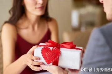 丈夫拒絕給小叔子買房，妻子就離婚搬走，半年後她的報應來了