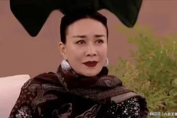 央媒痛批「啞巴歌手」!習慣假唱錄播半開麥,一直播就露餡變啞巴