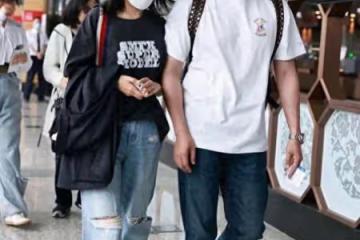 陸毅、鮑蕾夫婦現身機場,結婚17年女的似少女,襯得老公有點油膩