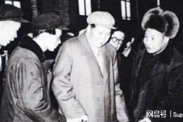 58年毛主席視察撫順,點名要見十弟,市委無奈撒謊:毛澤青出差了
