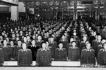 1988年,鄧小平恢復軍銜制,為何要下令取消元帥和大將軍銜