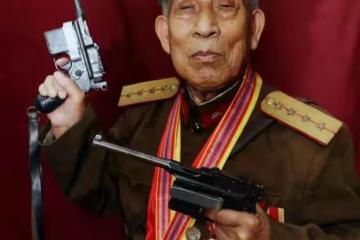 山東97歲老人持有雙槍,民警上門去沒收遭拒,他有什麼特殊身份?