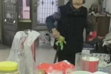 媳婦50歲生日,90歲婆婆包了個大紅包,兒子:我生日你才給600喔