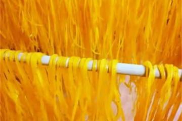 玉米面條這樣做太好吃了，筋道爽口，不粘不黏，營養又美味