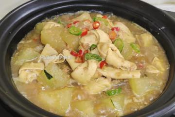 苦瓜黃瓜先靠邊站,夏天這菜趁早吃!三種食材燜一鍋,祛濕大好處、特入味