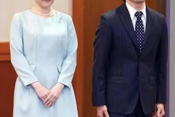 小室圭二考沒通過,真子上街被記者對臉拍,公主心態真好沒生氣