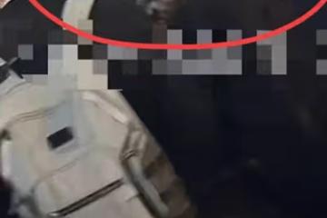 baby帶小海綿看病，孩子無力依偎引擔憂，楊穎鞋子太髒顯落魄