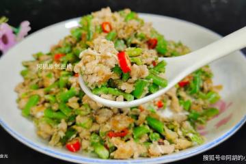 夏天這菜使勁吃，3塊一把的「菜中上品」！大火炒一盤，撬開你的味蕾、滿口鮮