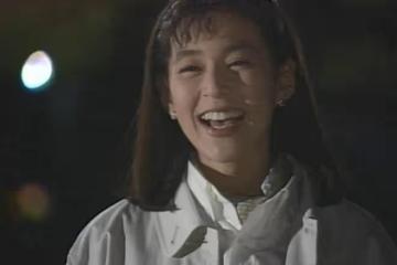 鈴木保奈美自然老去的樣子真美，尤其是配飾好會搭配，優雅又帥氣