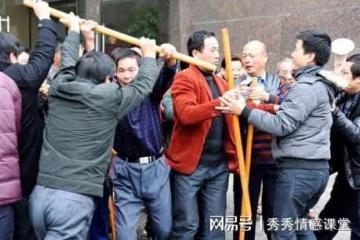夫妻夢到亡女託夢求救，不顧反對挖墳開棺，結果讓人意外