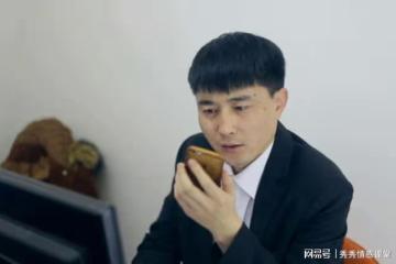 女同事忽然發過來視頻問我借10萬元,我轉帳後,她居然向我表白了