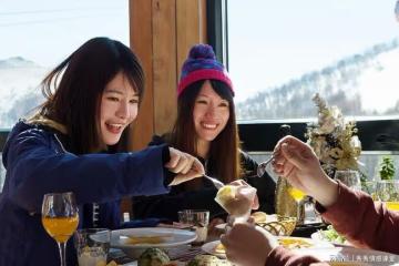 我準備和男友明天扯證,閨蜜來慶祝,吃完飯閨蜜卻說:結婚要三思