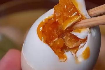 腌雞蛋不能只放鹽,教你正確做法,雞蛋不臭,個個起沙流油