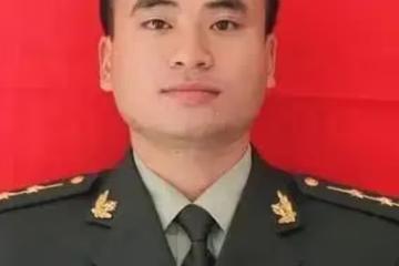 15年，一廣西消防員捨命救2歲女童，僵硬倒地仍不鬆手，享年27歲