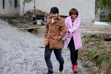 1996年，出生29天的女嬰被老鼠咬掉鼻子，與網戀帥小伙閃婚