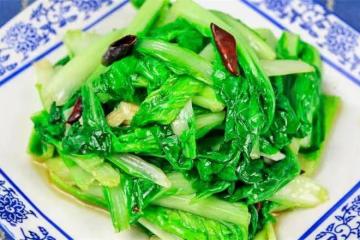 小白菜怎樣炒才好吃？大廚教你一招，口感脆嫩又下飯