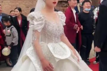 婚紗3000元，兒媳怒將她剪爛：沒有上萬婚紗堅決不結婚