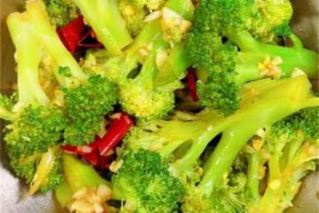 難怪飯店的涼拌西蘭花好吃？原來還要多做這一步，清脆爽口又解饞