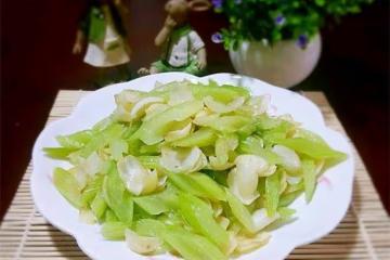 新鮮百合怎樣炒沒有苦味？大廚教你正確做法，百合清香甘甜無澀味