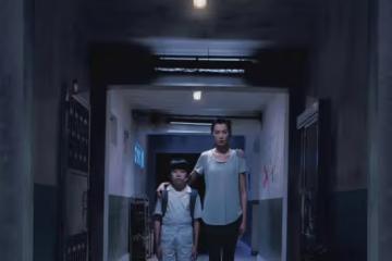 香港知名女星復出拍劇！慘遭前夫家暴，到凍肉公司上班養活倆女兒