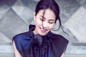 王菲母女甜蜜合影曝光，李嫣成人禮顯母女情深，天后私下柔情盡顯