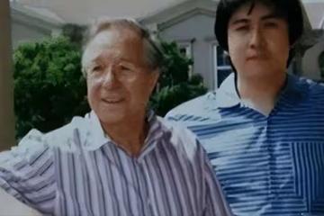 回顧英國房東為中國小伙免租,晚年患病,小伙:來中國我養你