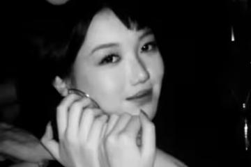 整容了?李嫣18歲生日,與王菲合影超像媽,嘴唇無痕跡美到認不出