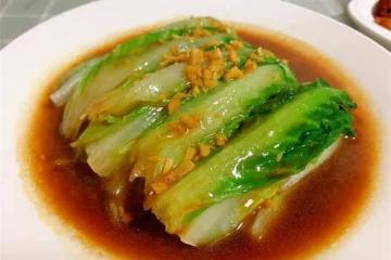 白灼生菜好吃是有訣竅的，學會這樣做，翠綠不發黃，清脆又爽口