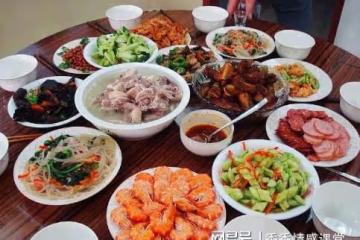 母親喊我五一回家過節,餐桌上提出三個要求,嚇得我連夜開車回家