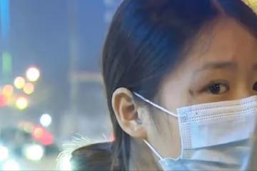 回顧24歲女主播愛上45歲「榜一大哥」：她的愛情，給女生上了一課