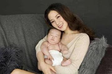 14歲已經是「人間尤物」， 被首富看中花10億娶回家， 8年生四胎